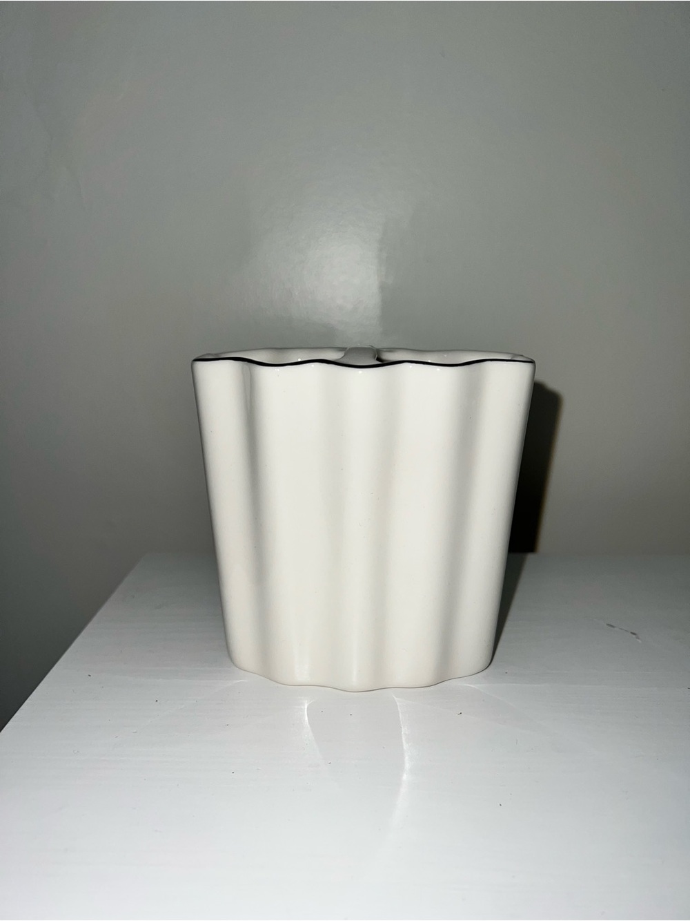 Le Marais Scalloped Toothbrush Holder